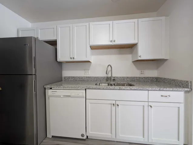 $2,150 | 205 Glasgow Lane, Unit V1, Schaumburg, IL 60107