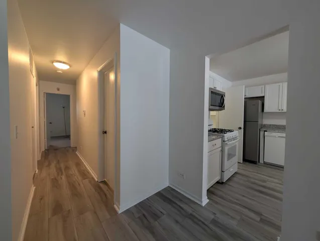 $2,150 | 205 Glasgow Lane, Unit V1, Schaumburg, IL 60107