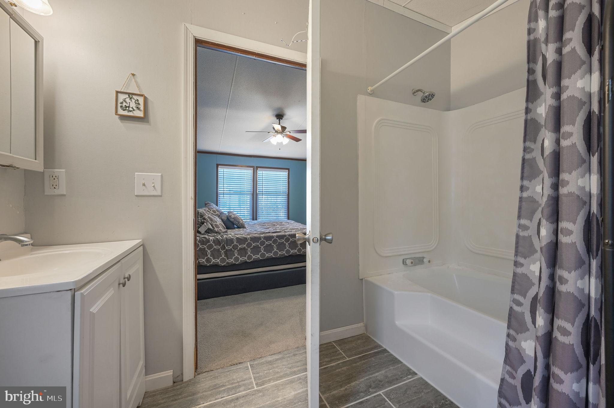 33 Hedgerow Hollow Road, Unit 33 Smyrna, DE 19977 - Photo 14 of 20 a bathroom with a bathtub and a sink