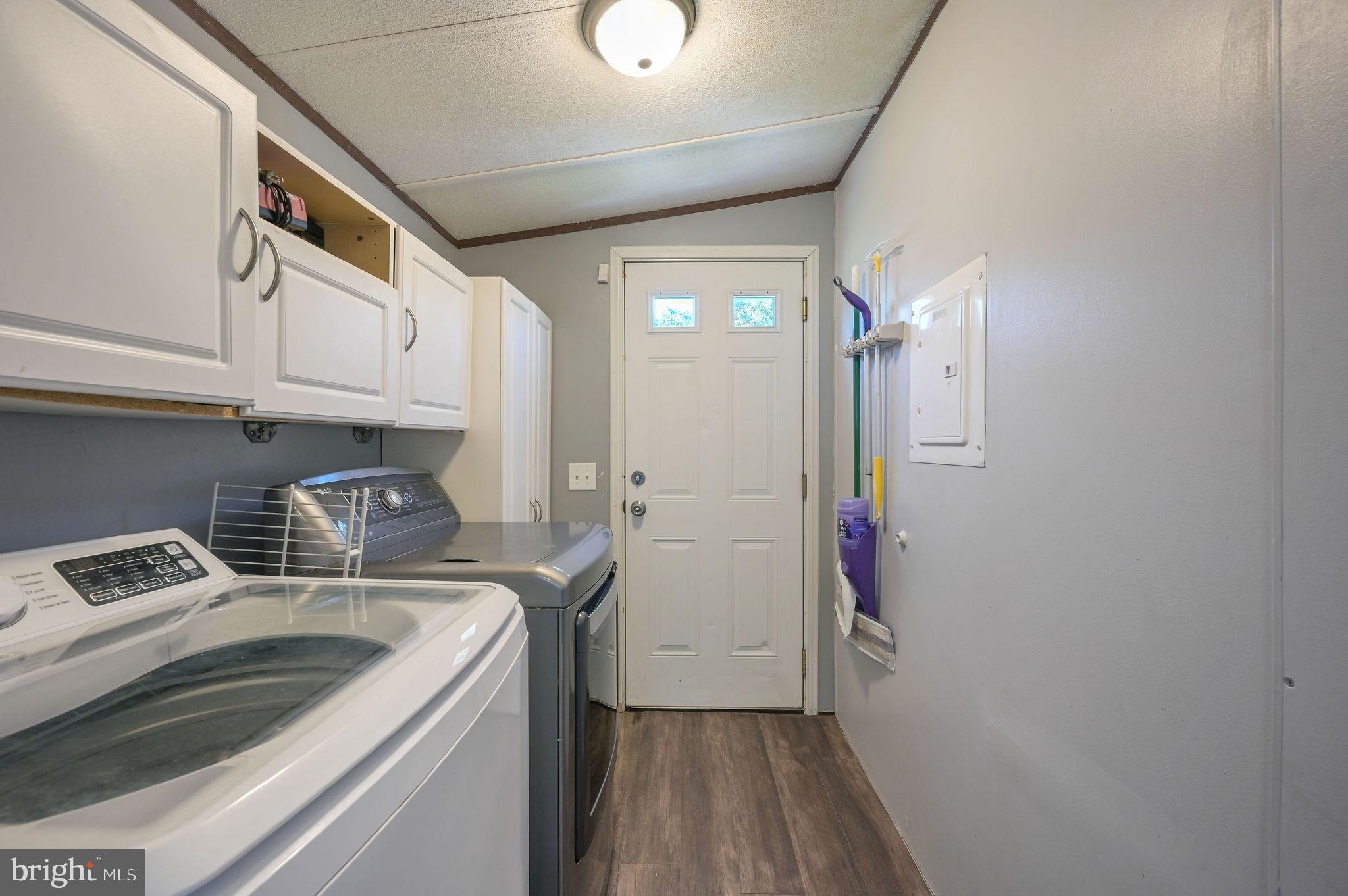 33 Hedgerow Hollow Road, Unit 33 Smyrna, DE 19977 - Photo 10 of 20 a utility room with dryer and washer