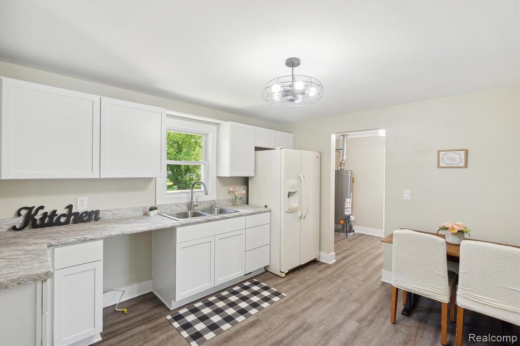 5066 Deland Road Flushing, MI 48433 - Photo 4 of 31