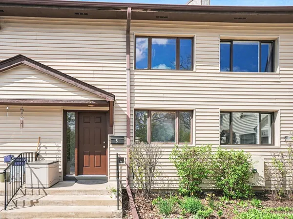 $260,000 | 4735 Yender Avenue, Unit 5, Lisle, IL 60532