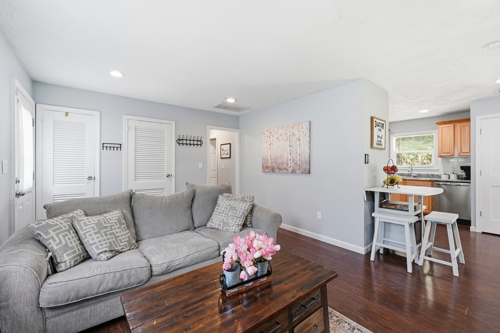 39 Riley Road Northborough, MA 01532 - Photo 5 of 33 Gallery Image 5