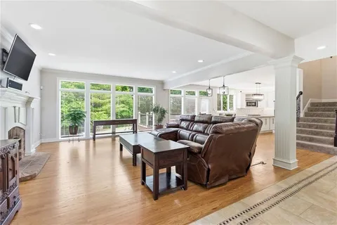 $899,950 | 4407 North Mulberry Drive, Kansas City, MO 64116