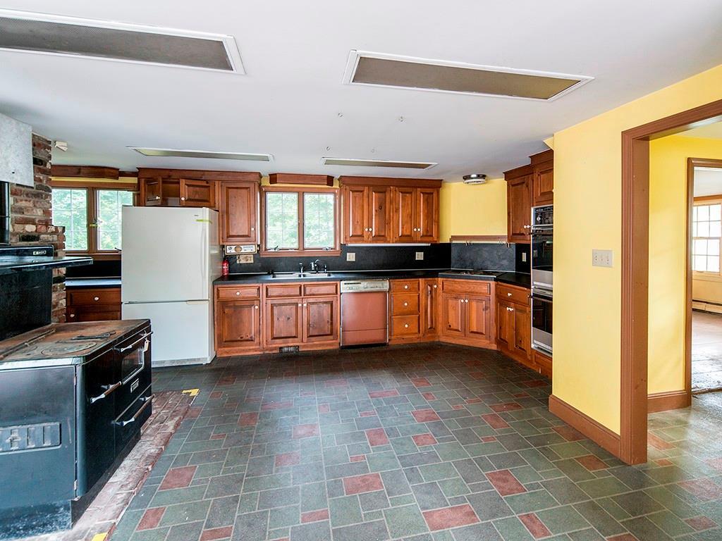 2 Harraseeket Road Freeport, ME 04032 - Photo 14 of 18 Kitchen