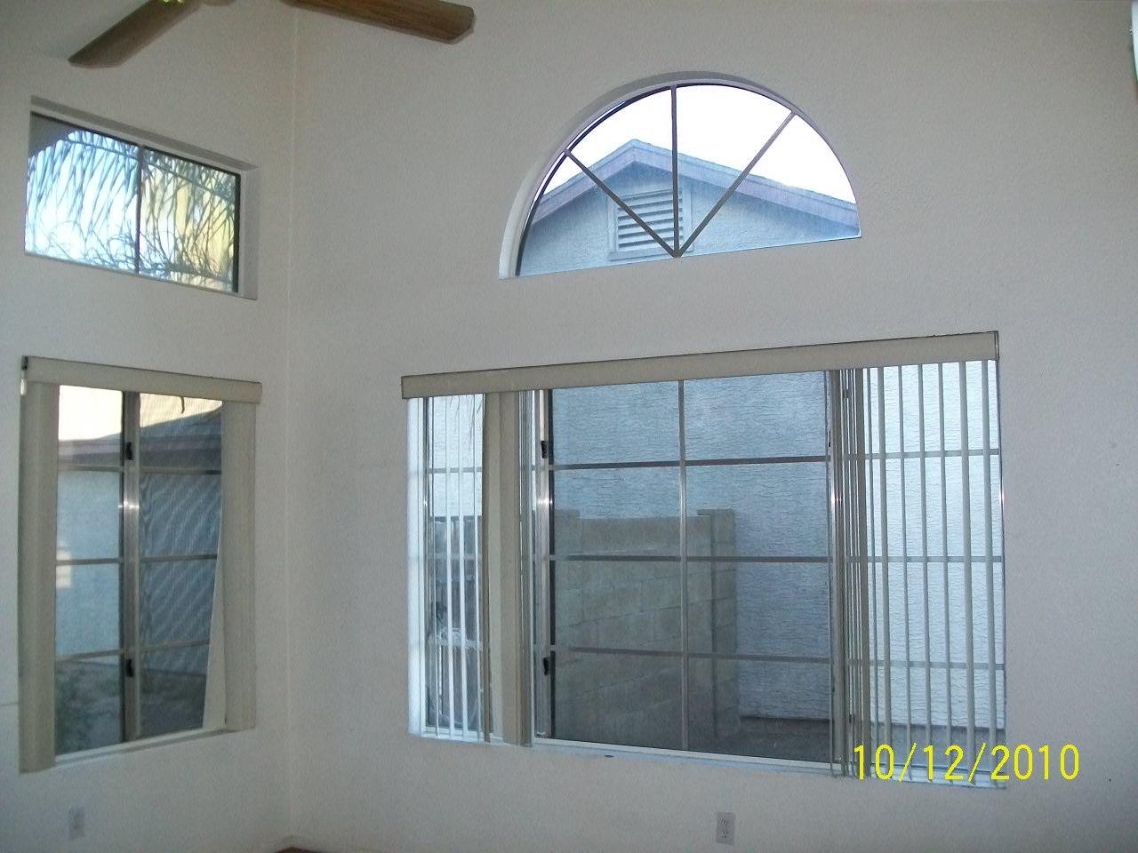 1749 East Carson Road Phoenix, AZ 85042 - Photo 2 of 5 Vaulted ceilings in LR - bright & airy