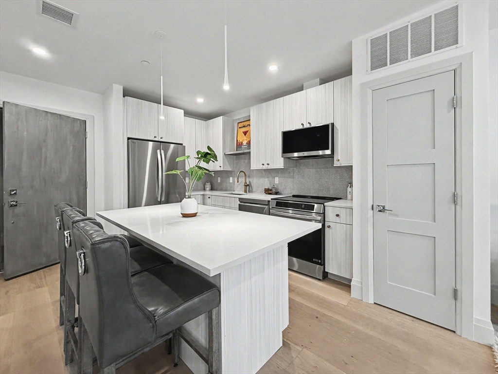 34 Oak Street, Unit 102 Boston, MA 02136 - Photo 20 of 29