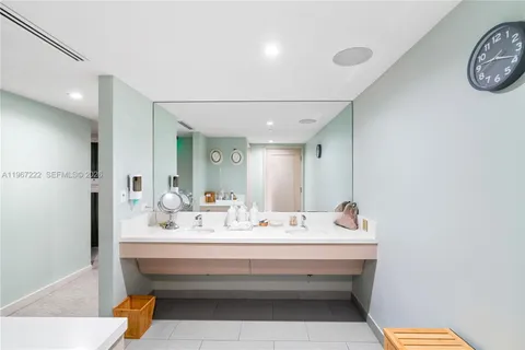 $599,000 | 551 North Fort Lauderdale Beach Boulevard, Unit H1715, Fort Lauderdale, FL 33304