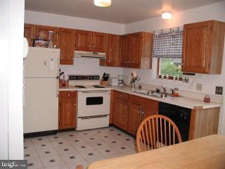 340 Cardinal Road Lititz, PA 17543 - Photo 6 of 9 Gallery Image 6