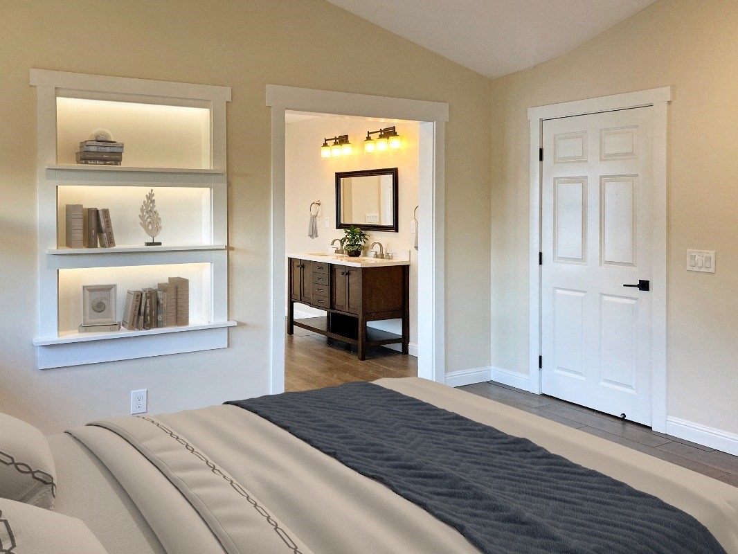 66-1515 Kawaihae Road Kamuela, HI 96743 - Photo 15 of 20 a bedroom with a bed and a window