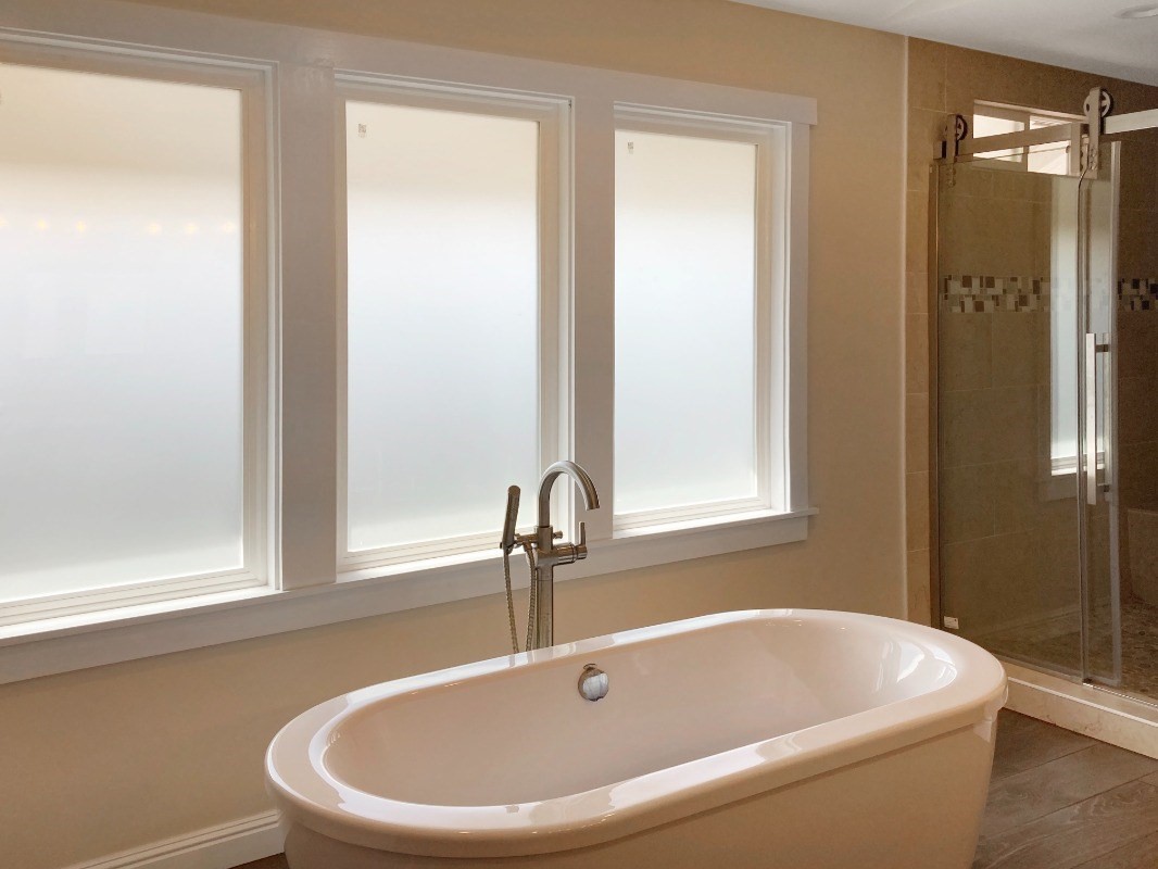 66-1515 Kawaihae Road Kamuela, HI 96743 - Photo 16 of 20 a white bath tub sitting next to a window