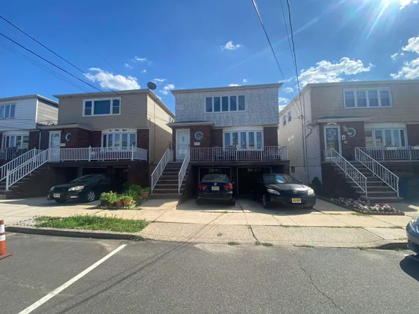 $2,700 | 160 West 18th Street, Unit 2, Bayonne, NJ 07002