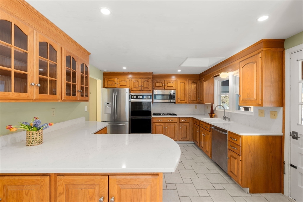 19 Rolling Lane Framingham, MA 01701 - Photo 7 of 30