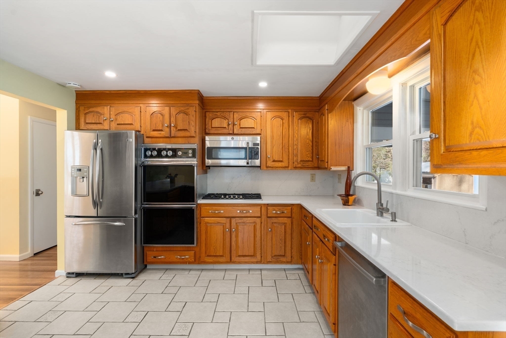 19 Rolling Lane Framingham, MA 01701 - Photo 8 of 30