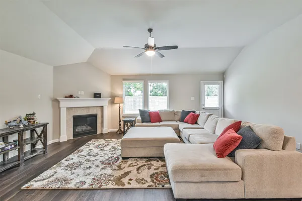 $2,500 | 19111 Friesian Stallion Drive, Tomball, TX 77377