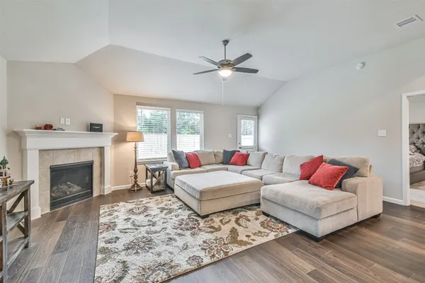 $2,500 | 19111 Friesian Stallion Drive, Tomball, TX 77377