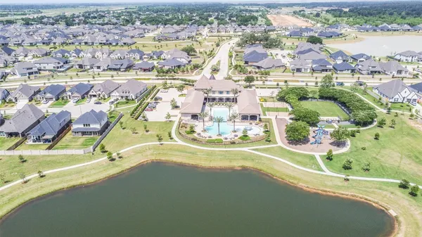 $2,450 | 19111 Friesian Stallion Drive, Tomball, TX 77377