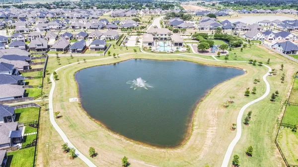 $2,450 | 19111 Friesian Stallion Drive, Tomball, TX 77377