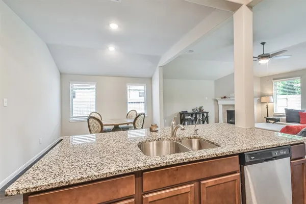 $2,500 | 19111 Friesian Stallion Drive, Tomball, TX 77377