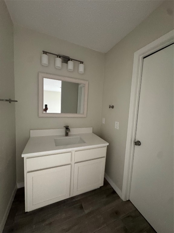 13626 Sunswept Way Houston, TX 77082 - Photo 18 of 30 a room with a sink and a mirror