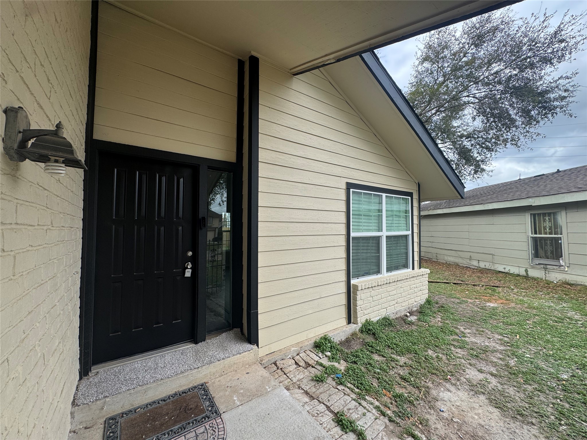 13626 Sunswept Way Houston, TX 77082 - Photo 4 of 30 a backyard of a house