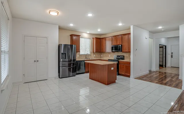 $2,100 | 11905 Fieldcrest Run, San Antonio, TX 78254