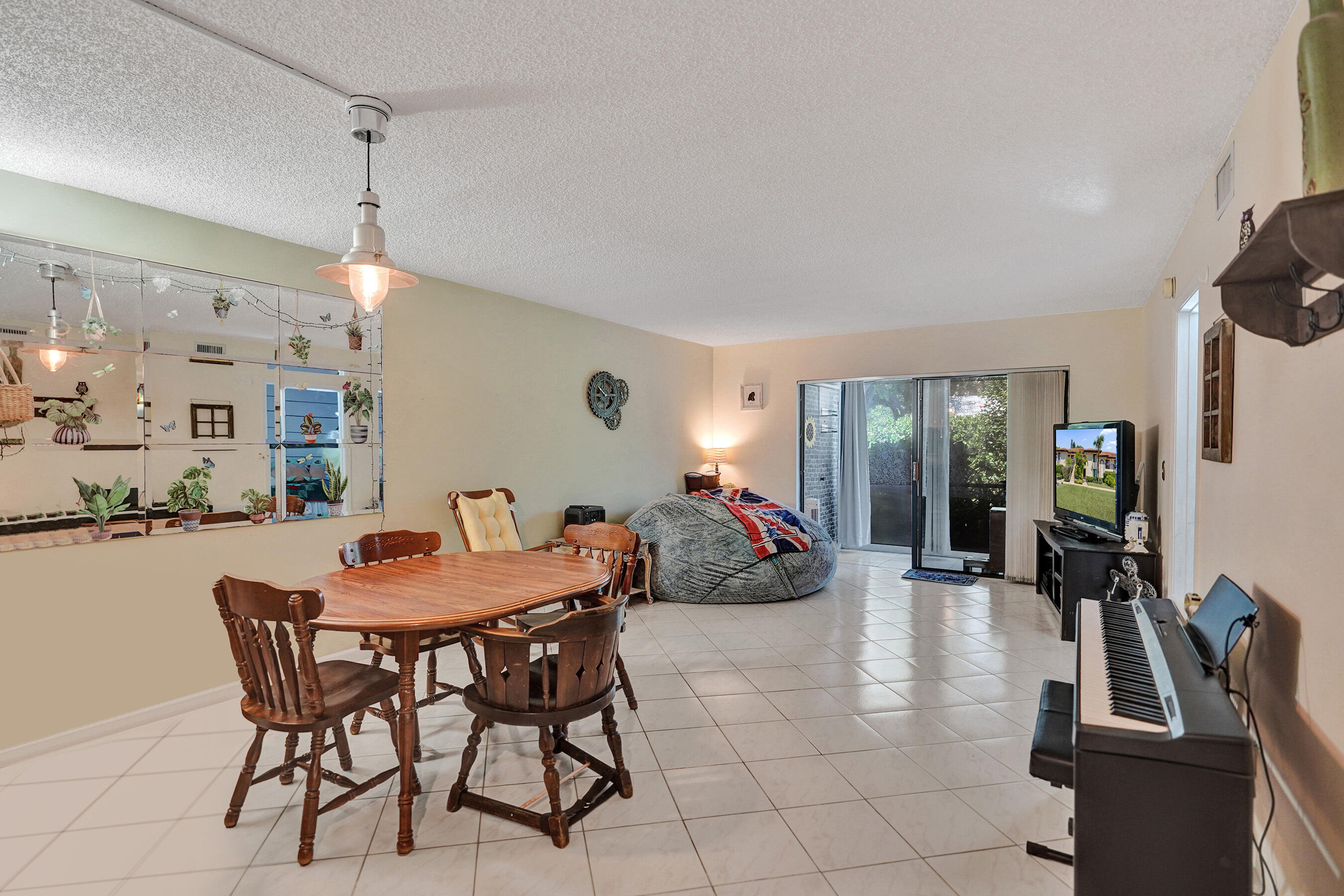 5201 West Club Circle, Unit 103 Boca Raton, FL 33487 - Photo 4 of 40 Large Living Room