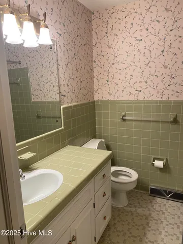 $269,500 | 203 Brentwood Drive North, Wilson, NC 27893