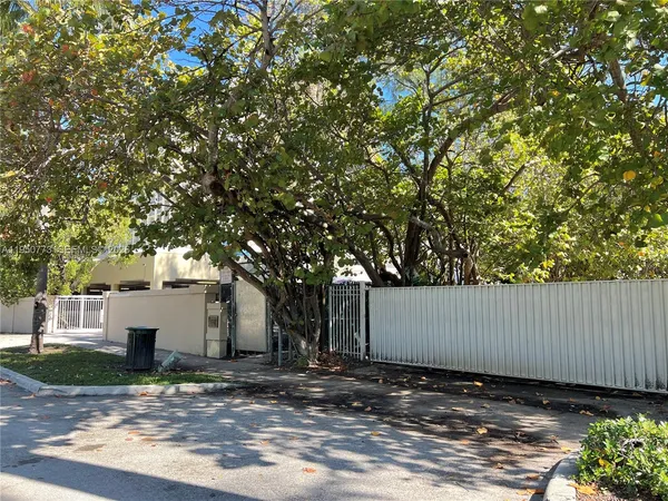 a view of a house with a tree