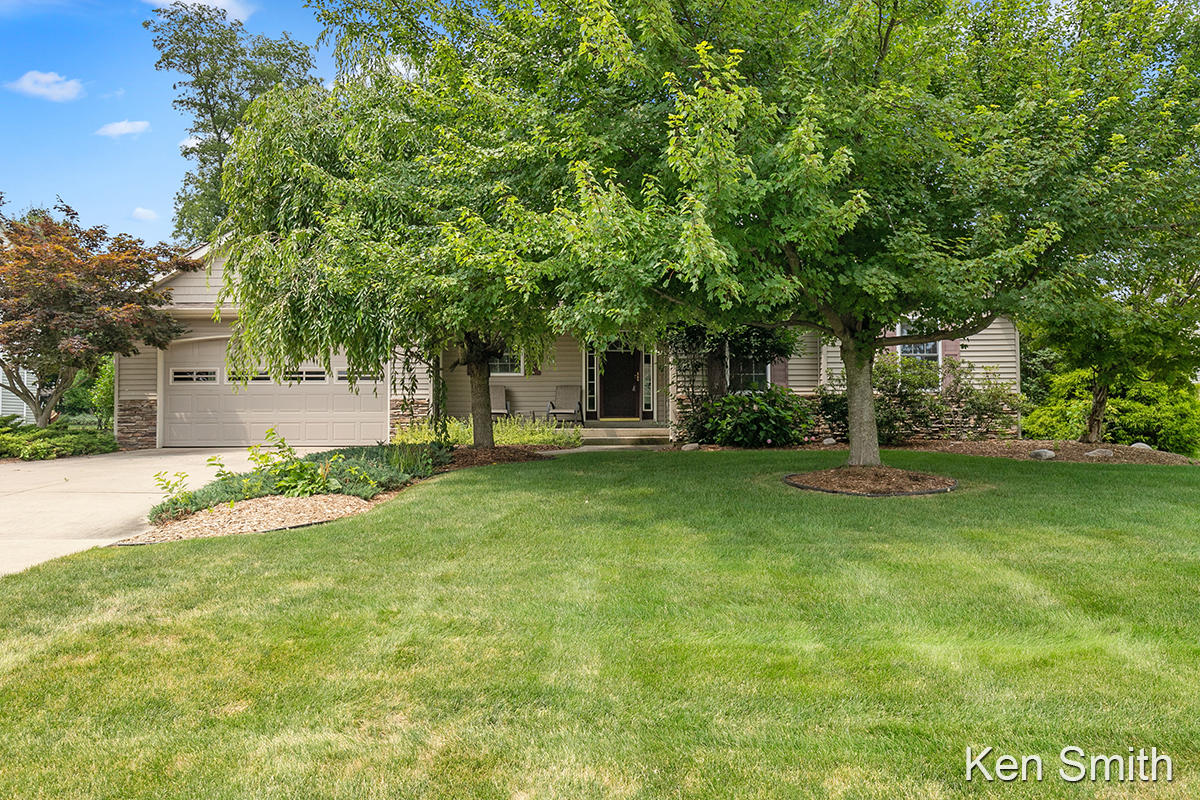8231 Hunting Court Jenison, MI 49428 - Photo 2 of 33 IMG_1000
