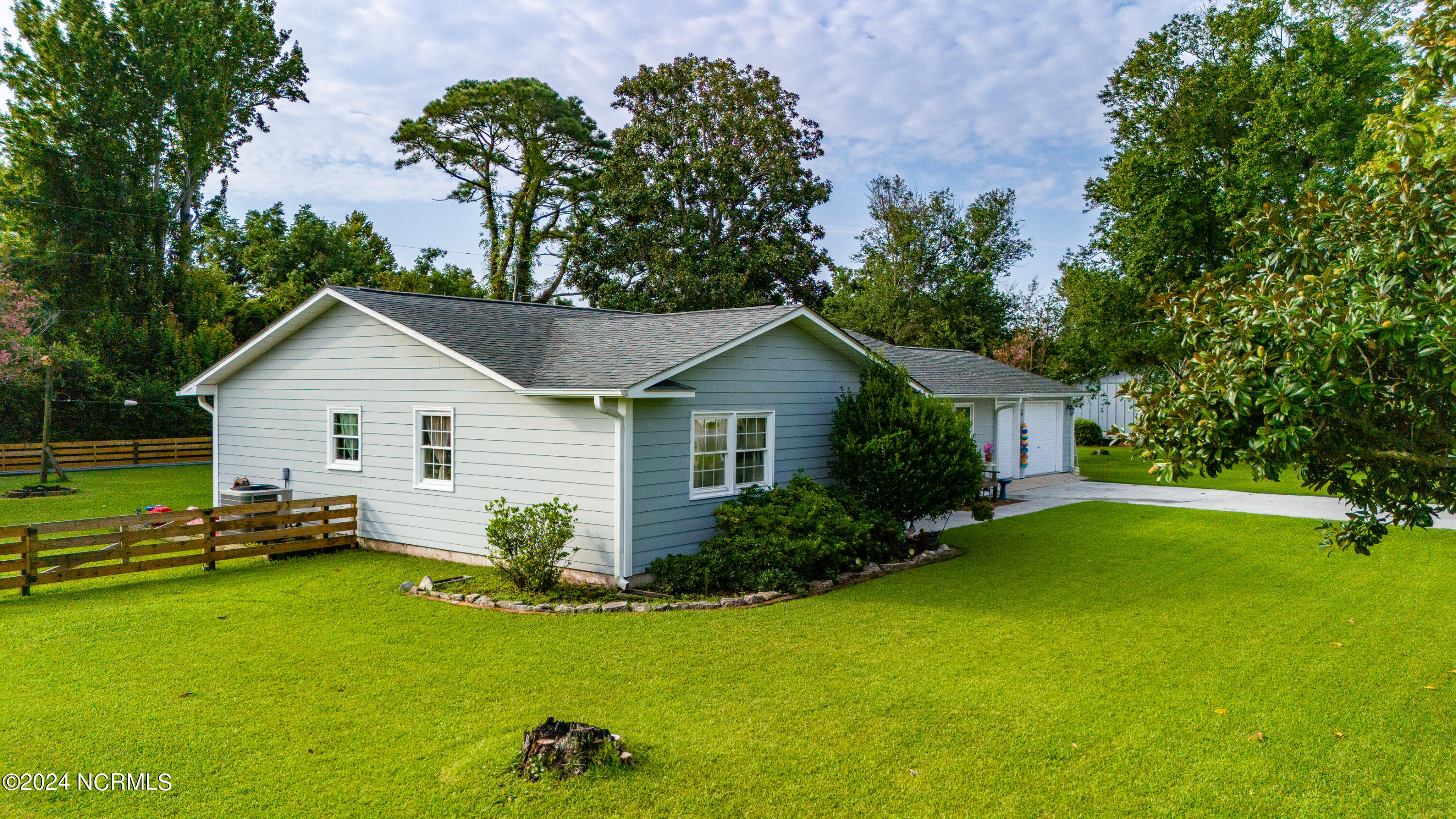 2206 North Road Morehead City, NC 28557 - Photo 3 of 52 Side View