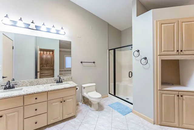 a view of livingroom with washer and dryer