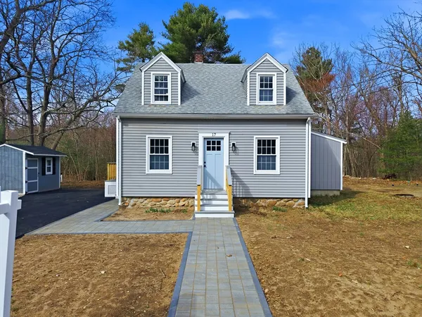 $489,900 | 17 Hartford Avenue West, Mendon, MA 01756