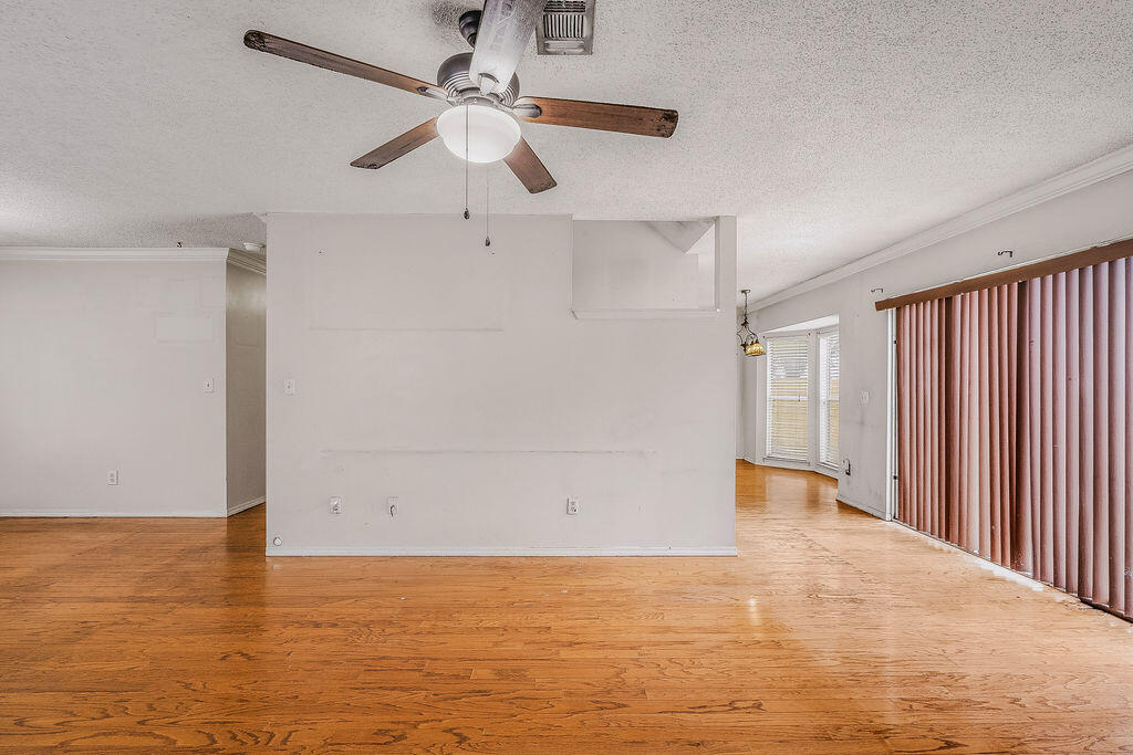 53 4th Street Shalimar, FL 32579 - Photo 7 of 47 a view of an empty room