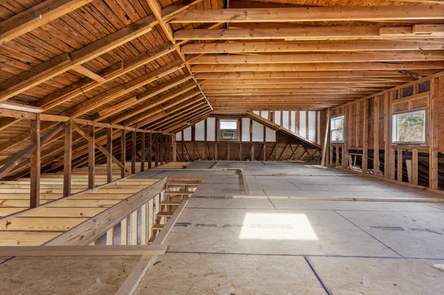 a view of entryway with a hall