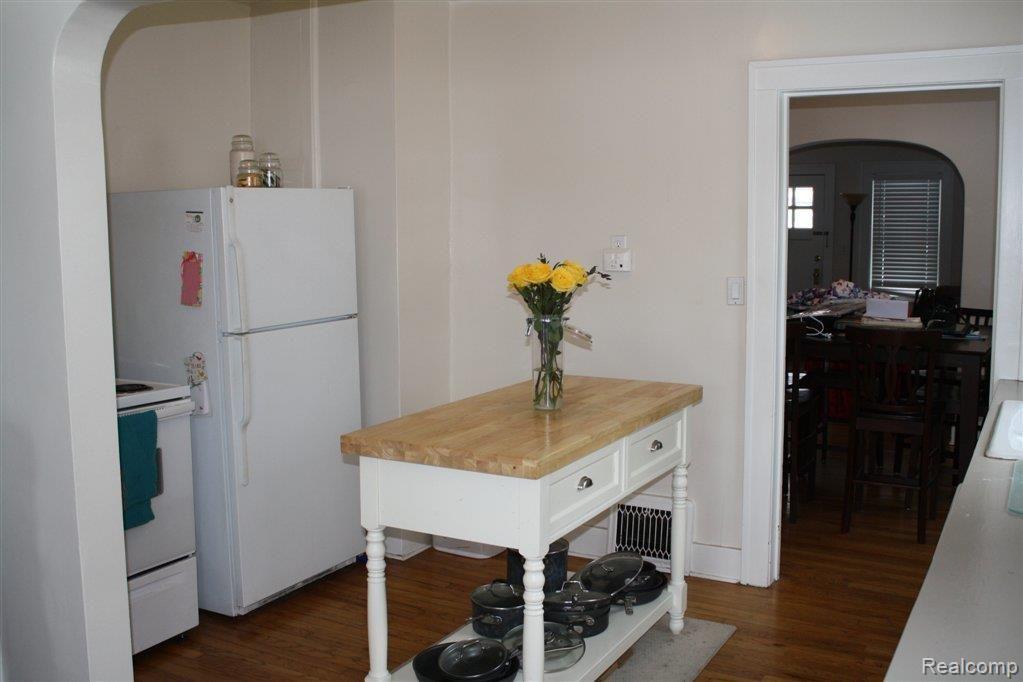 133 Lysander Street Rochester, MI 48307 - Photo 10 of 19 Kitchen1.JPG