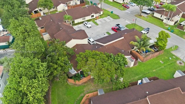 a view of a tennis court