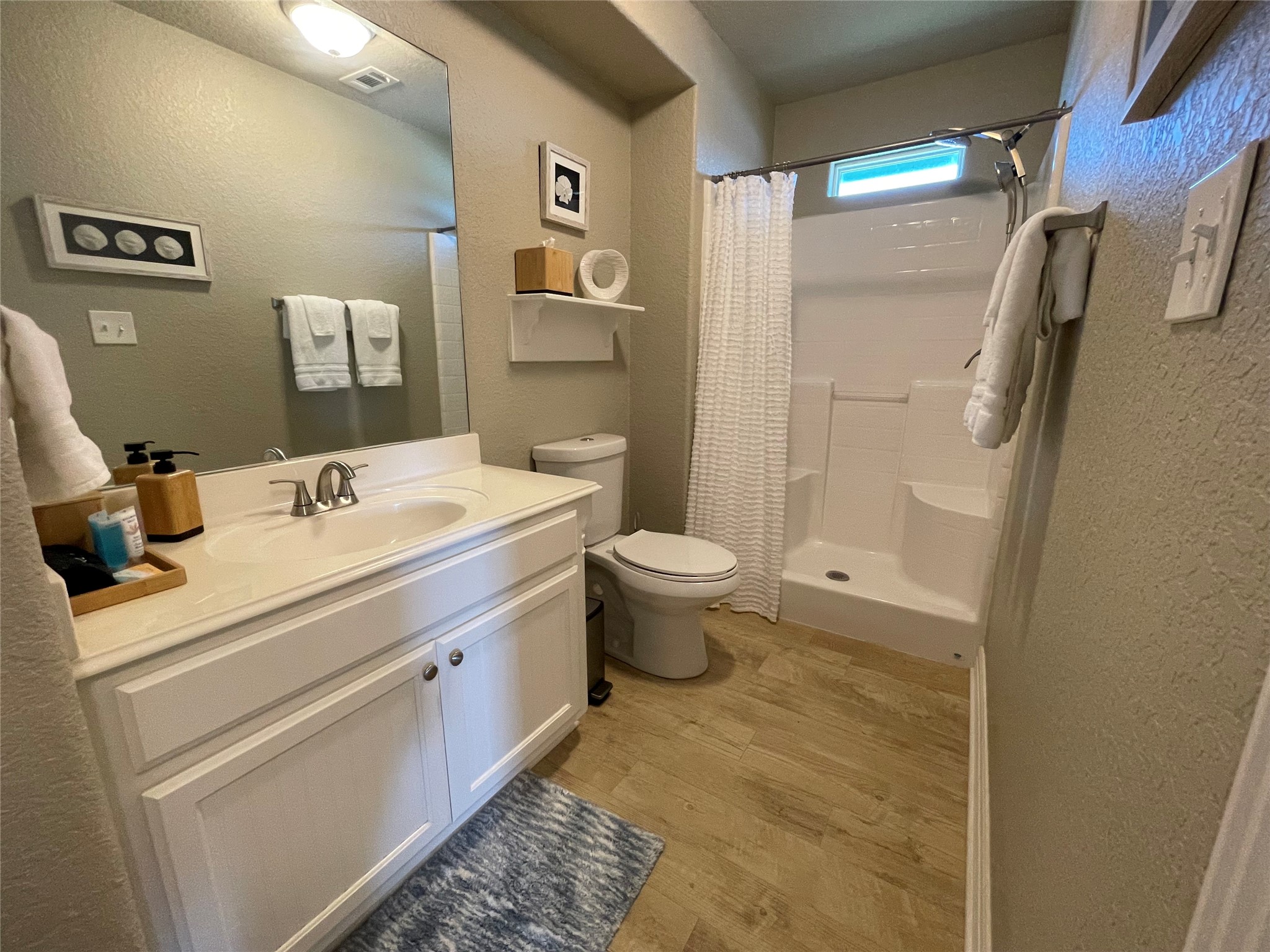 118 Point Lafitte Court Surfside Beach, TX 77541 - Photo 13 of 19 A bathroom is inbetween