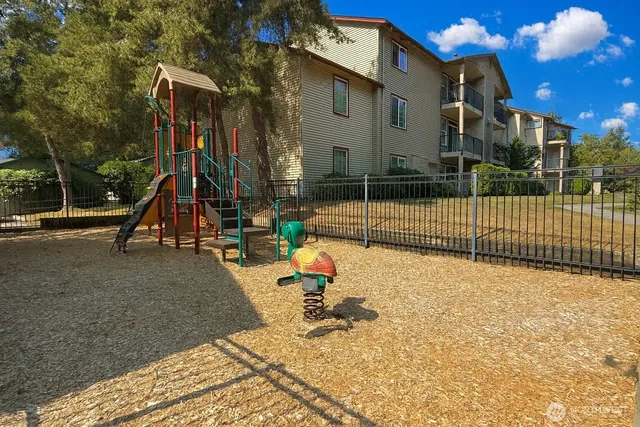 a view of a house with backyard and trees