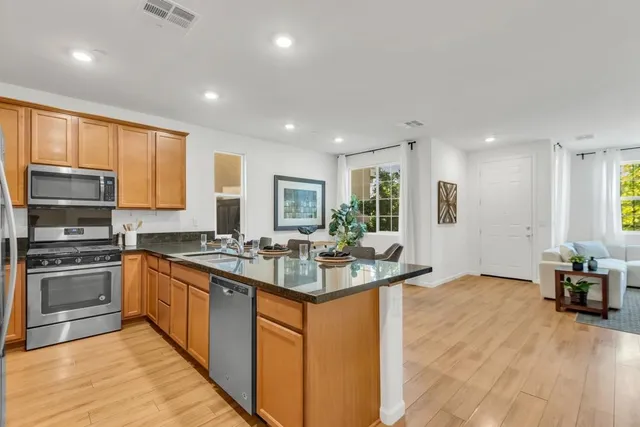 $499,900 | 11076 International Drive, Rancho Cordova, CA 95670