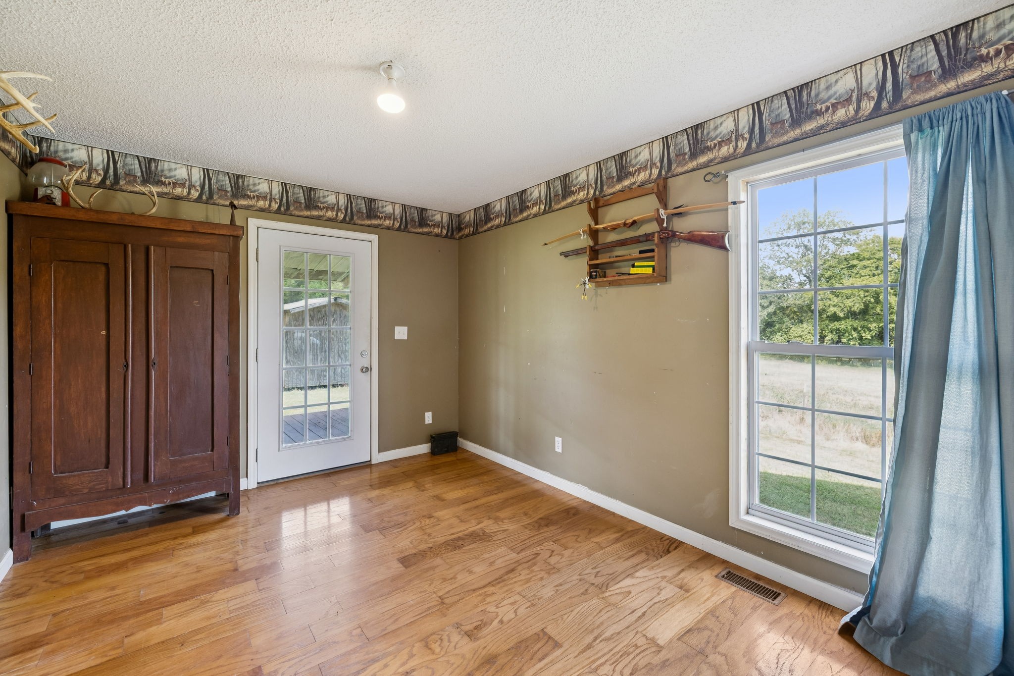 284 Duck Branch Road Fayetteville, TN 37334 - Photo 29 of 47 a view of an empty room and window