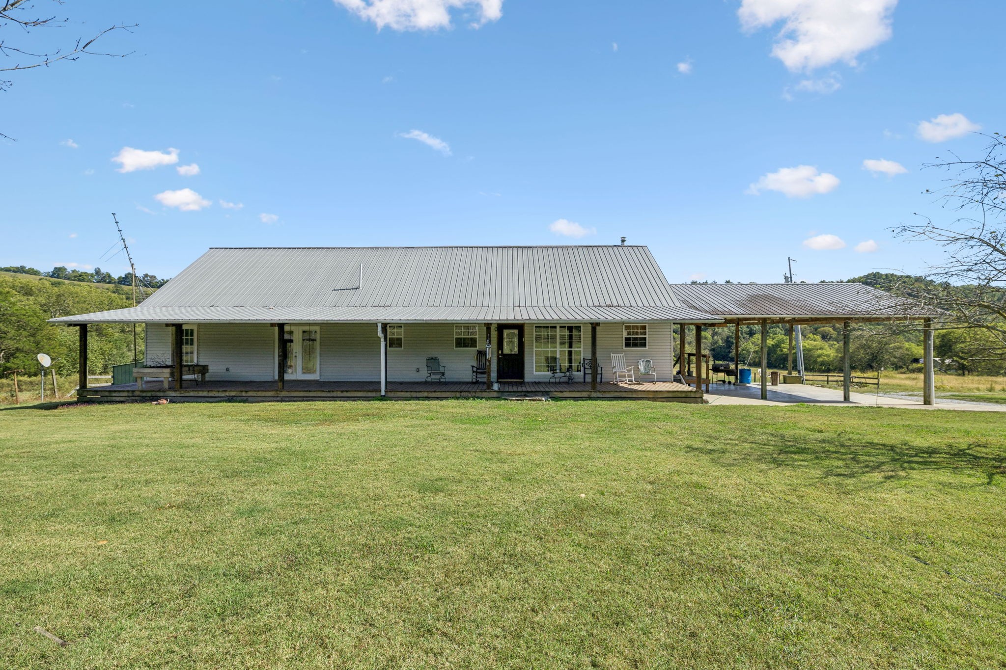 284 Duck Branch Road Fayetteville, TN 37334 - Photo 35 of 47 a backyard of a house with table and chairs