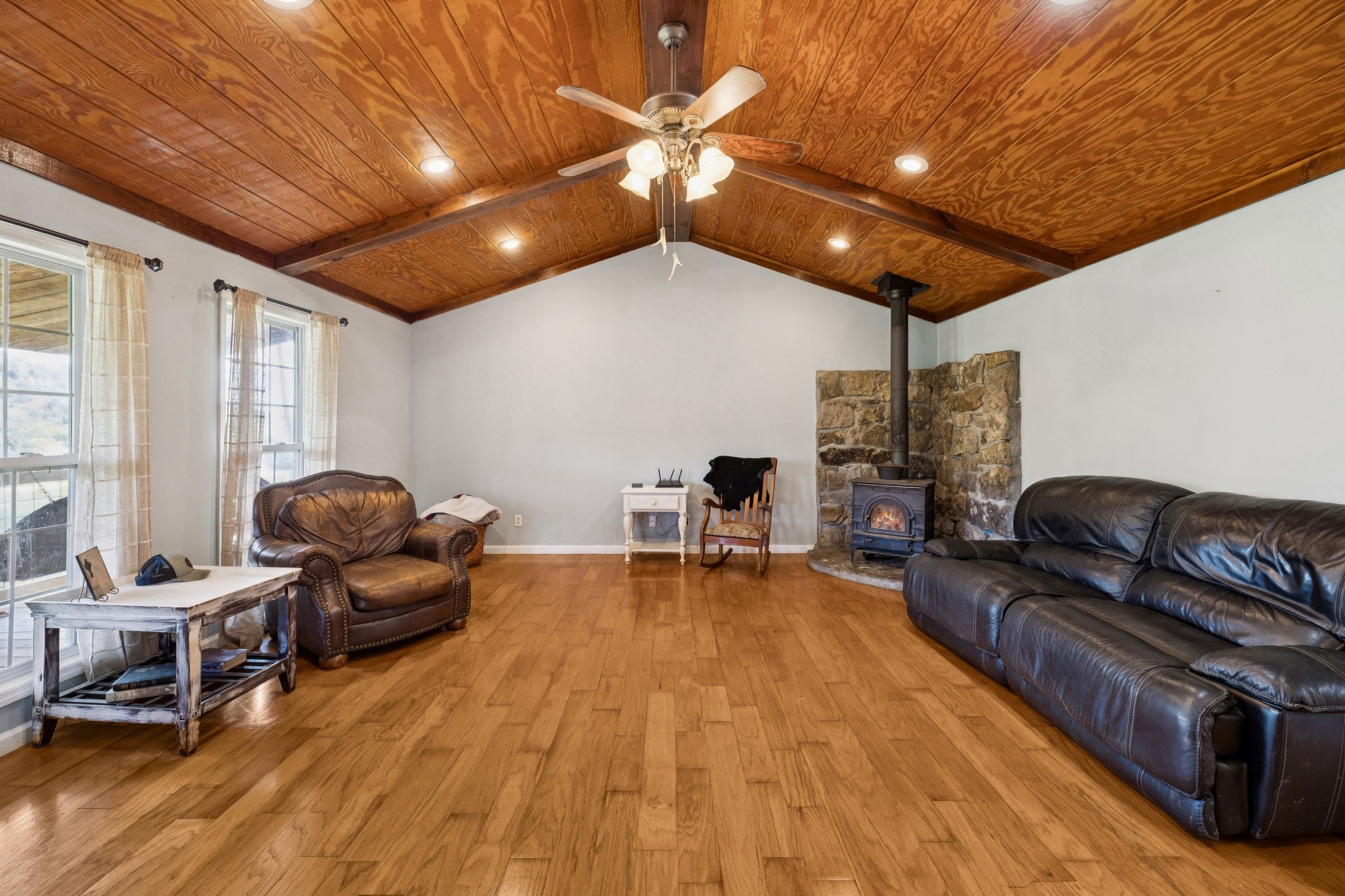 284 Duck Branch Road Fayetteville, TN 37334 - Photo 10 of 47 a living room with furniture