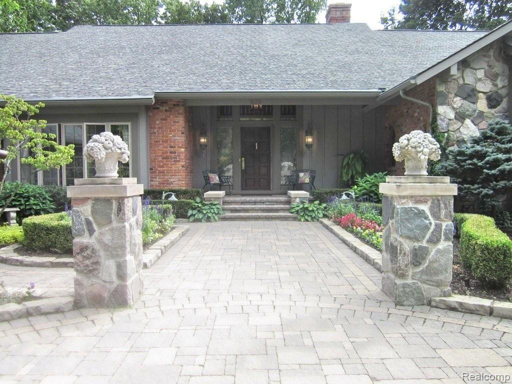 635 South Hills Road Bloomfield Hills, MI 48302 - Photo 2 of 25 Front View
