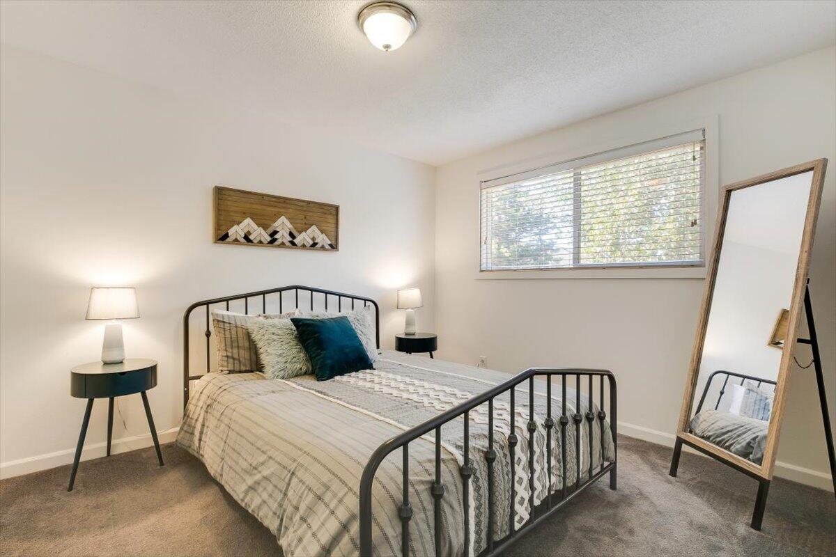 720 Northeast Innes Lane Bend, OR 97701 - Photo 26 of 35 26-720 NE Innes Ln-035