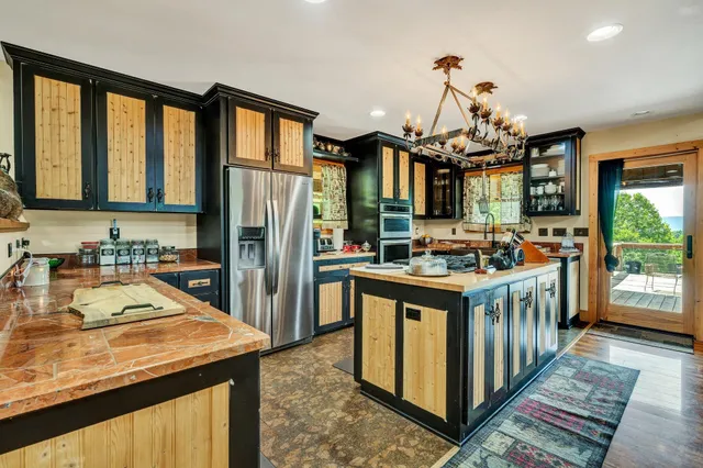 a kitchen that has a lot of cabinets in it