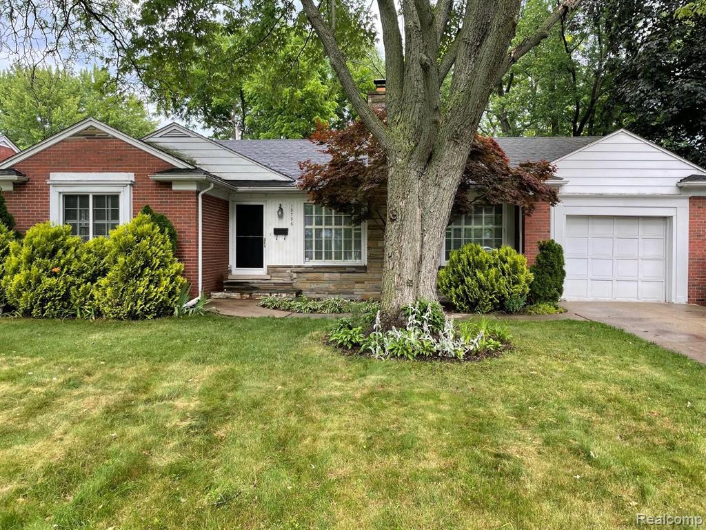19796 Holiday Road Grosse Pointe Woods, MI 48236 - Photo 1 of 23