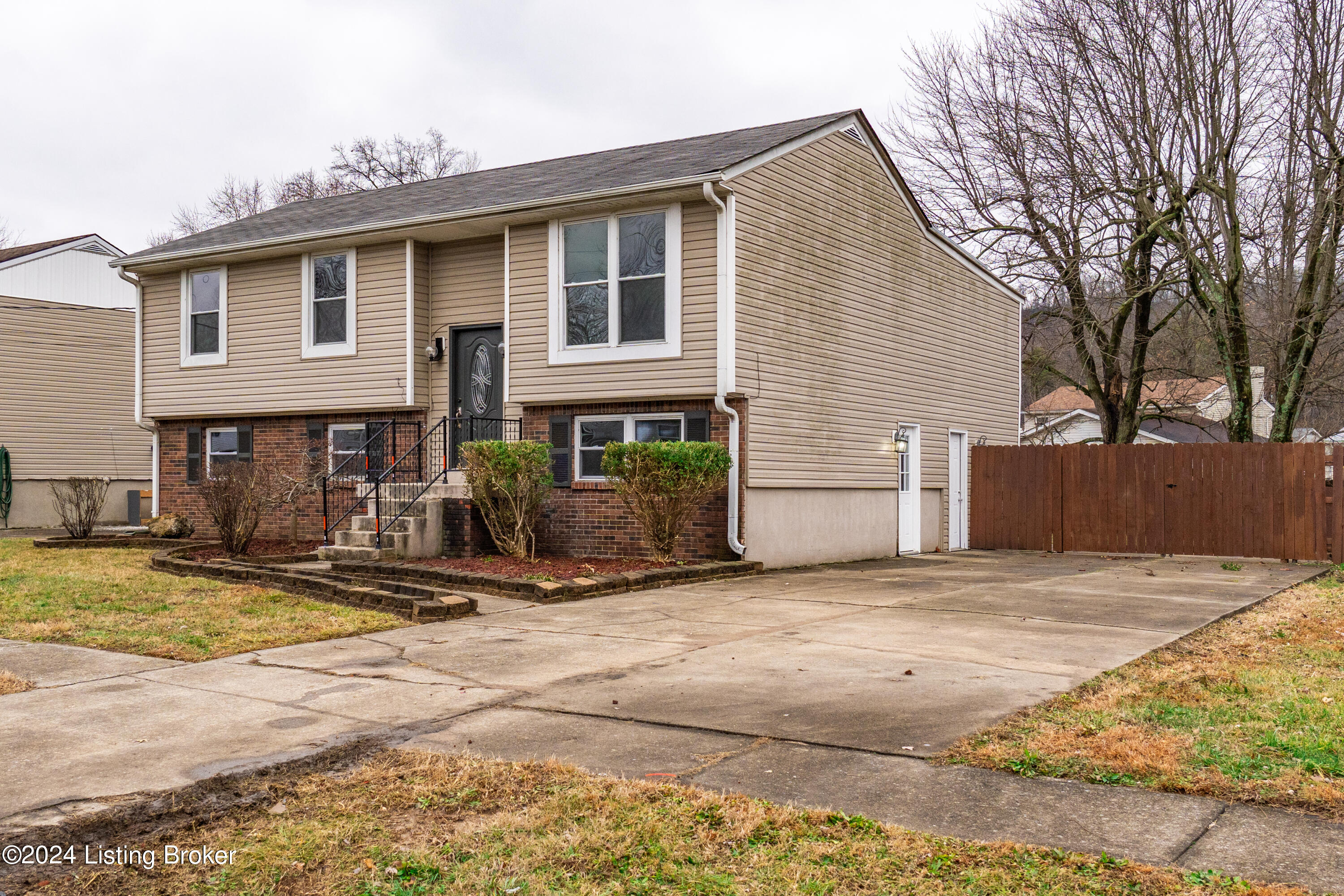 9704 Ranger Road Louisville, KY 40229 - Photo 3 of 63 9704-Ranger-Road_003