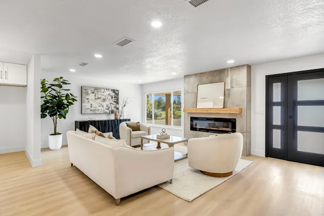 $850,000 | 2234 West San Madele Avenue, Fresno, CA 93711