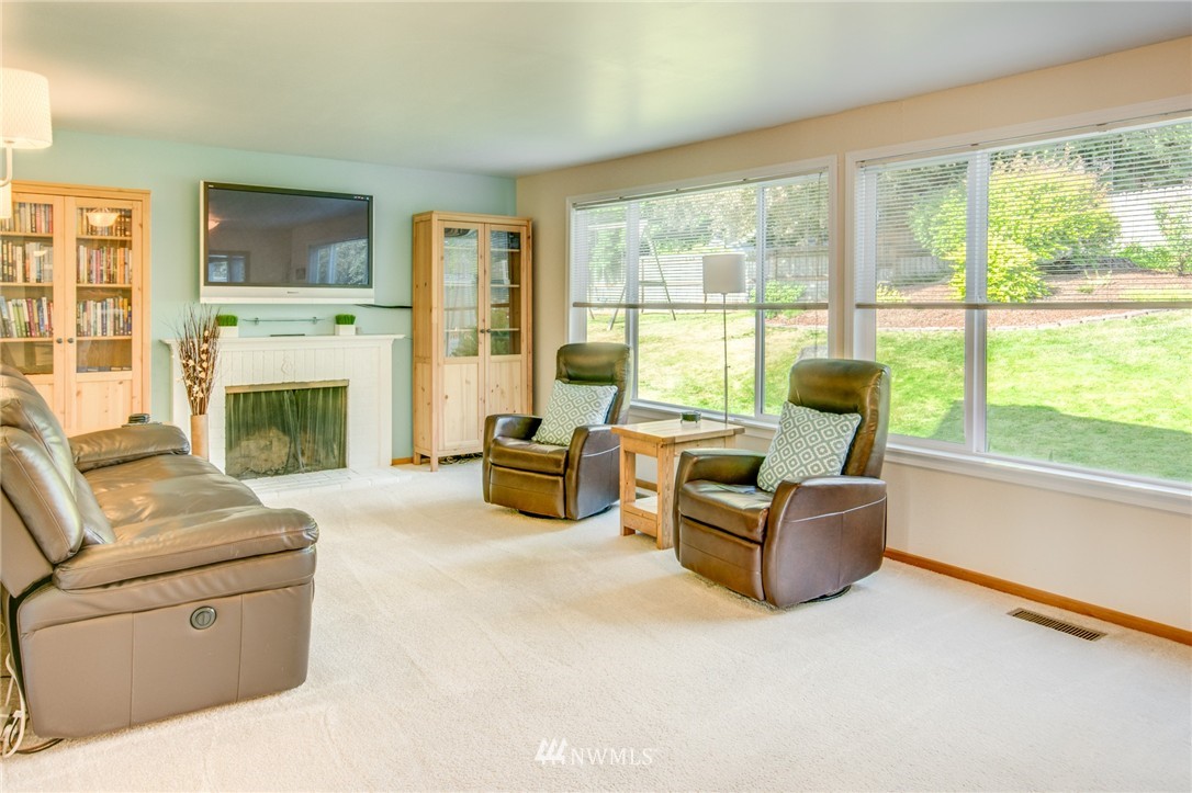 16209 144th Avenue Southeast Renton, WA 98058 - Photo 3 of 18 Gallery Image 3